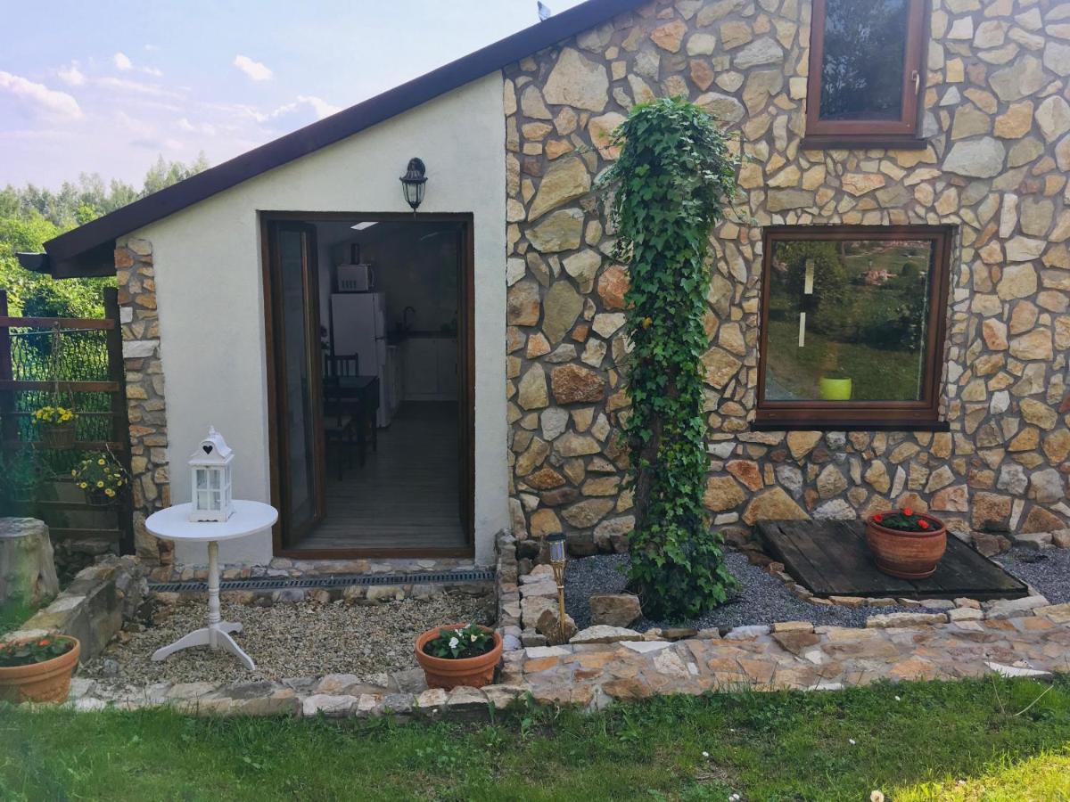 Czytelnia W Sadzie Villa Krzykawka Exteriör bild