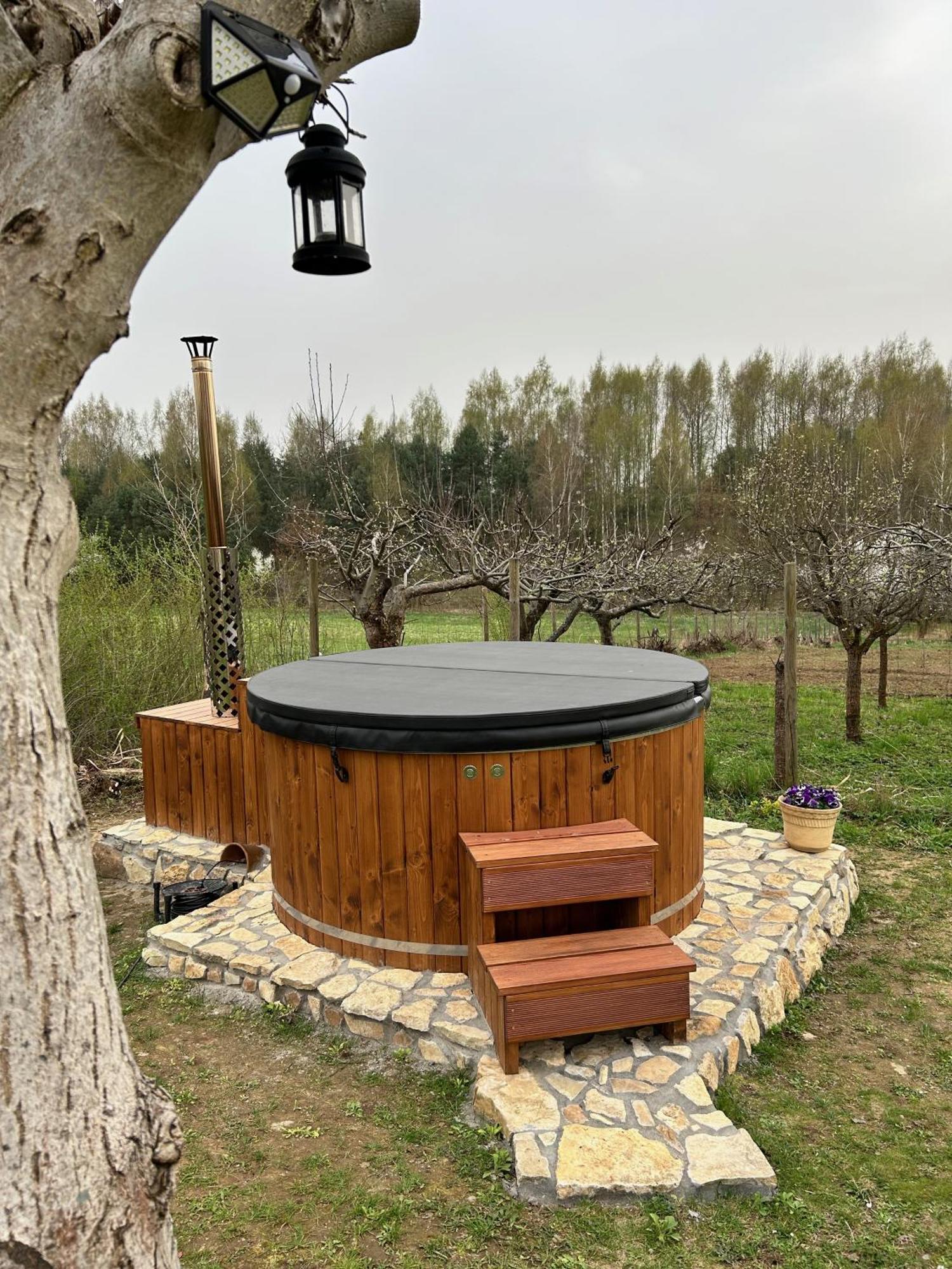 Czytelnia W Sadzie Villa Krzykawka Exteriör bild