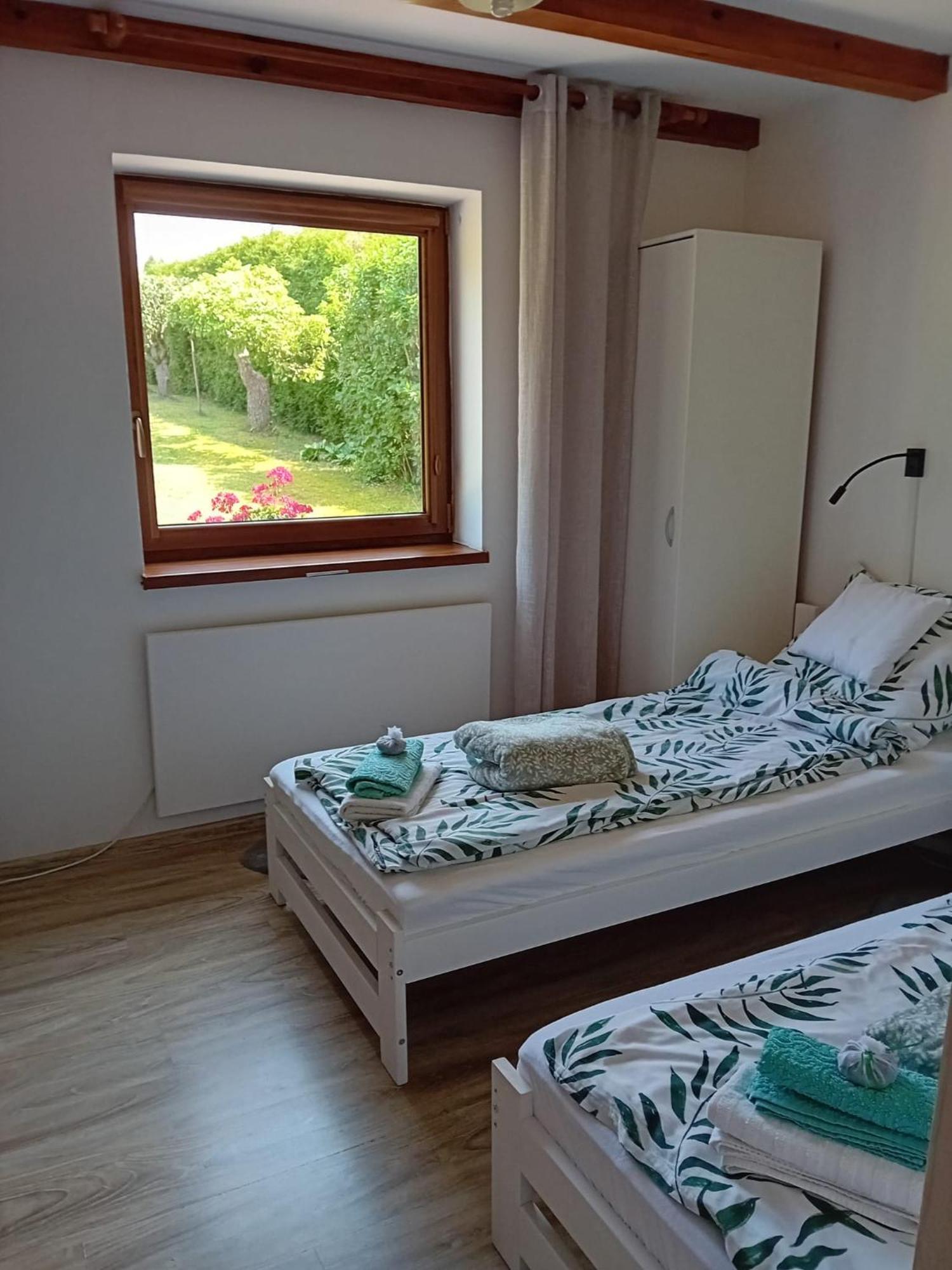 Czytelnia W Sadzie Villa Krzykawka Exteriör bild